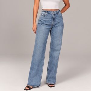 Abercrombie & Fitch Curve Love 90s Relaxed Jeans